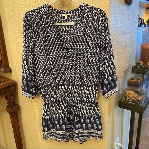 JOIE Women Blue Feather Print 100% Silk Romper Size Small - Picture 1 of 10